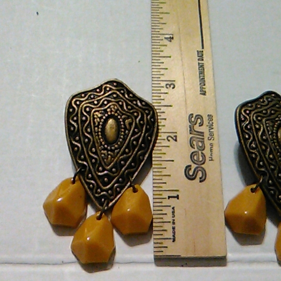 Clip earrings - Picture 4 of 5
